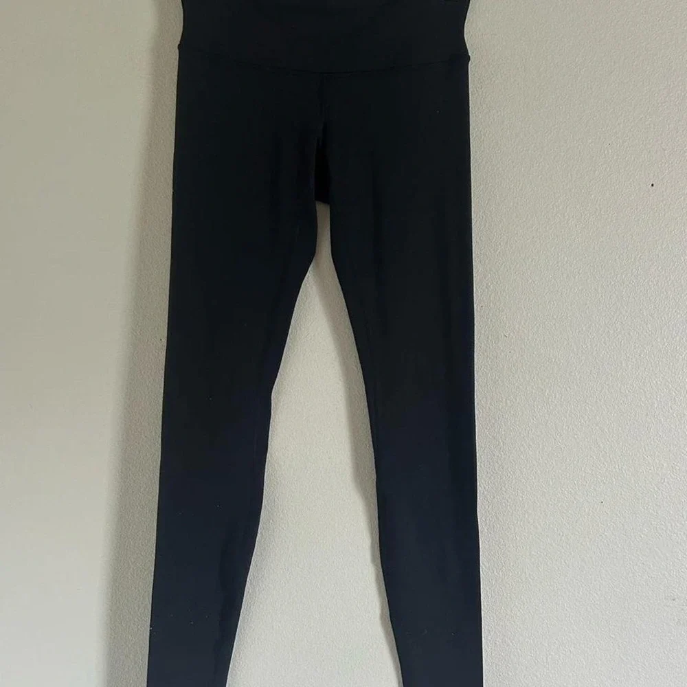 Lululemon black leggings size 6  31